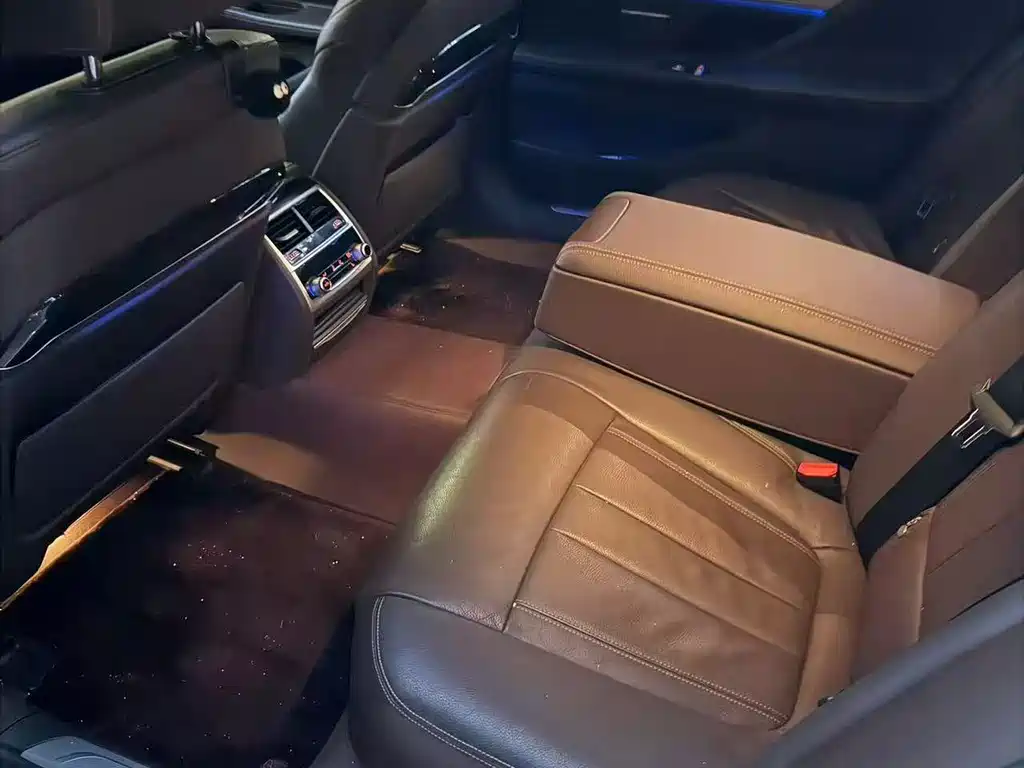 BMW 7 Series 2018 — фото 3