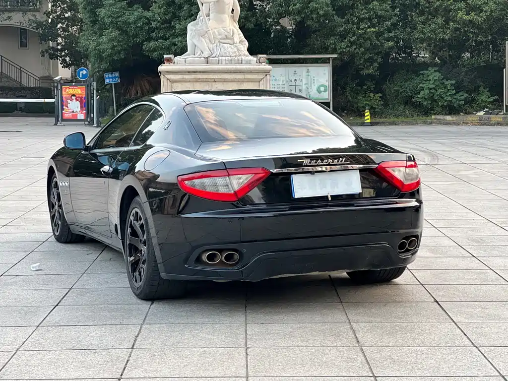 Maserati GranTurismo 2016 — фото 9