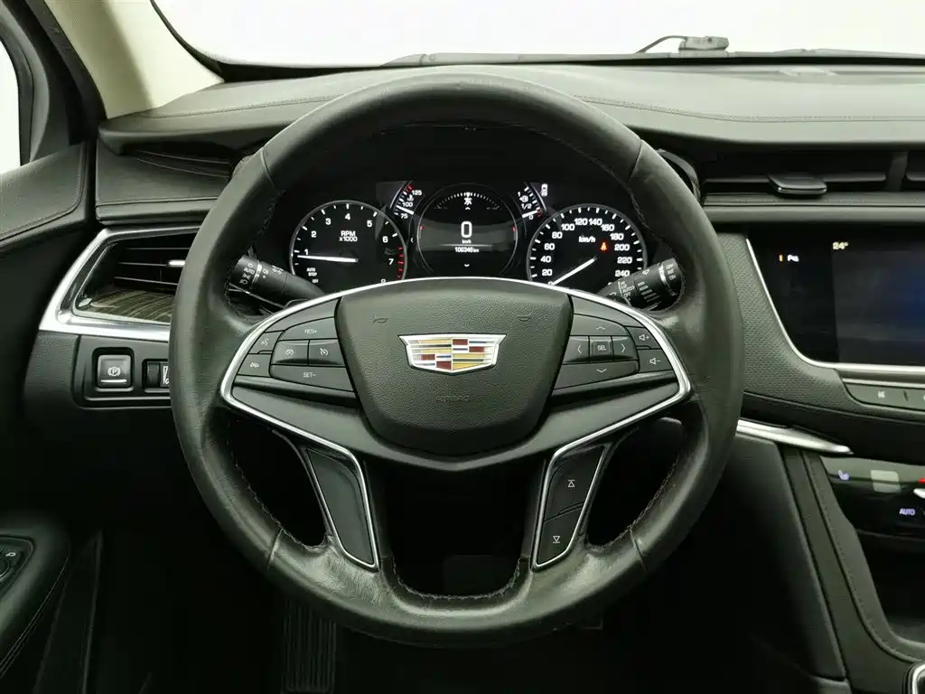 Cadillac XT5 2018 — фото 11