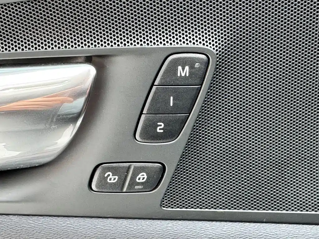 Volvo XC60 2022 — фото 11