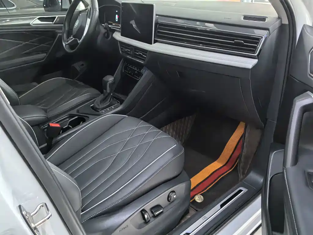 Volkswagen Tiguan L 2023 — фото 12