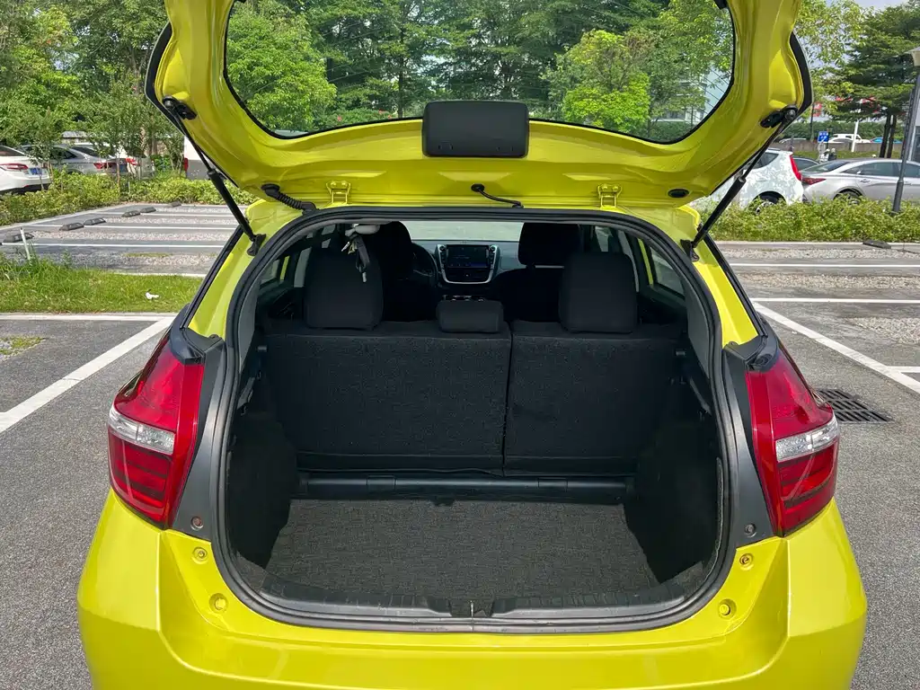 Toyota Yaris L 2016 — фото 10