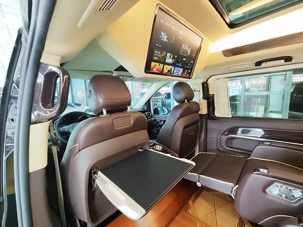 Mercedes-Benz V-Class 2018 — фото 20