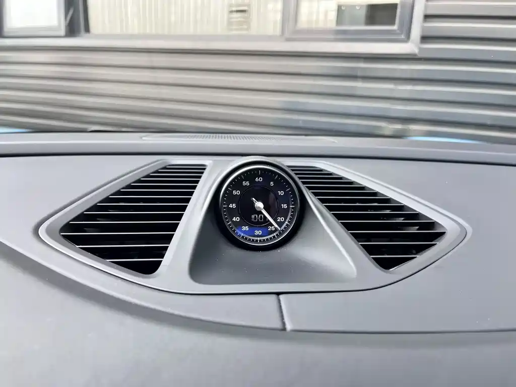 Porsche Macan EV 2025 — фото 16