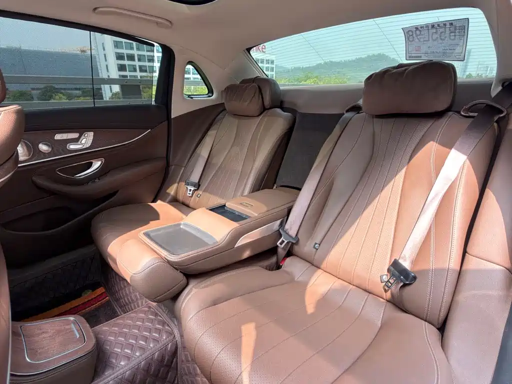Mercedes-Benz E-Class 2023 — фото 10