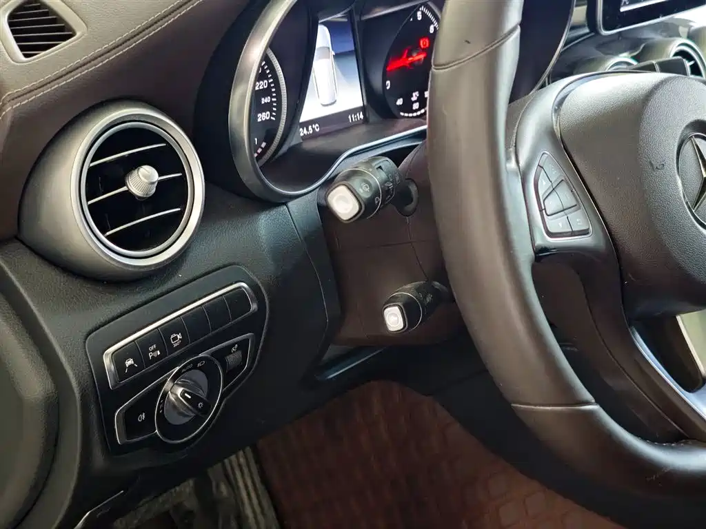 Mercedes-Benz GLC 2018 — фото 11