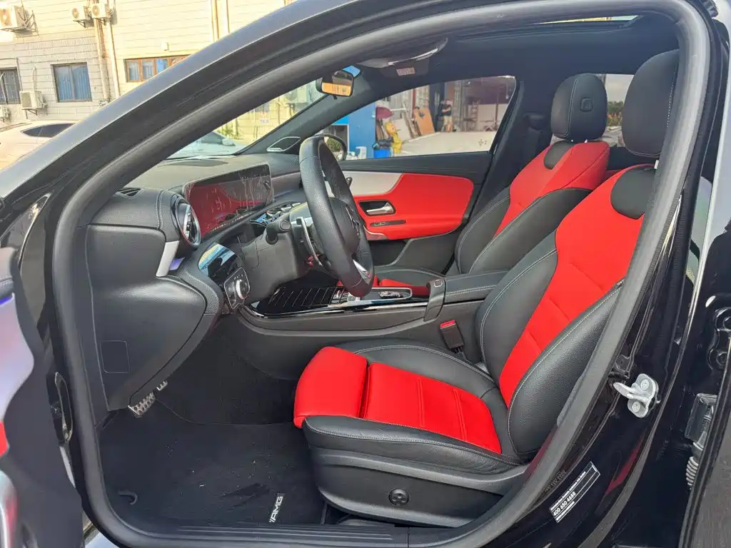 Mercedes-Benz A-Class AMG 2025 — фото 6