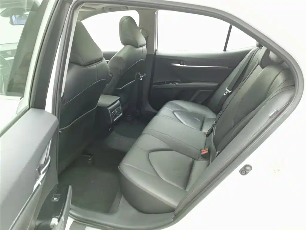 Toyota Camry 2020 — фото 15