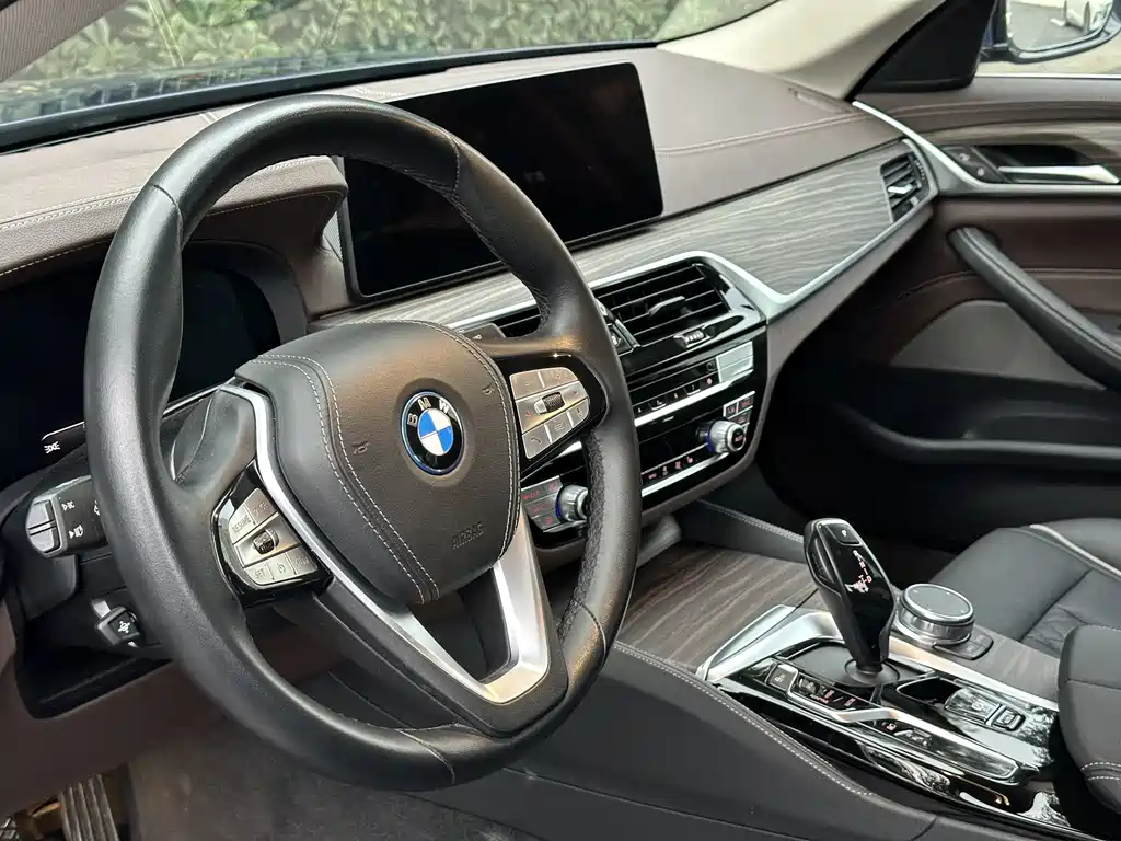 BMW 5 Series New Energy 2023 — фото 8