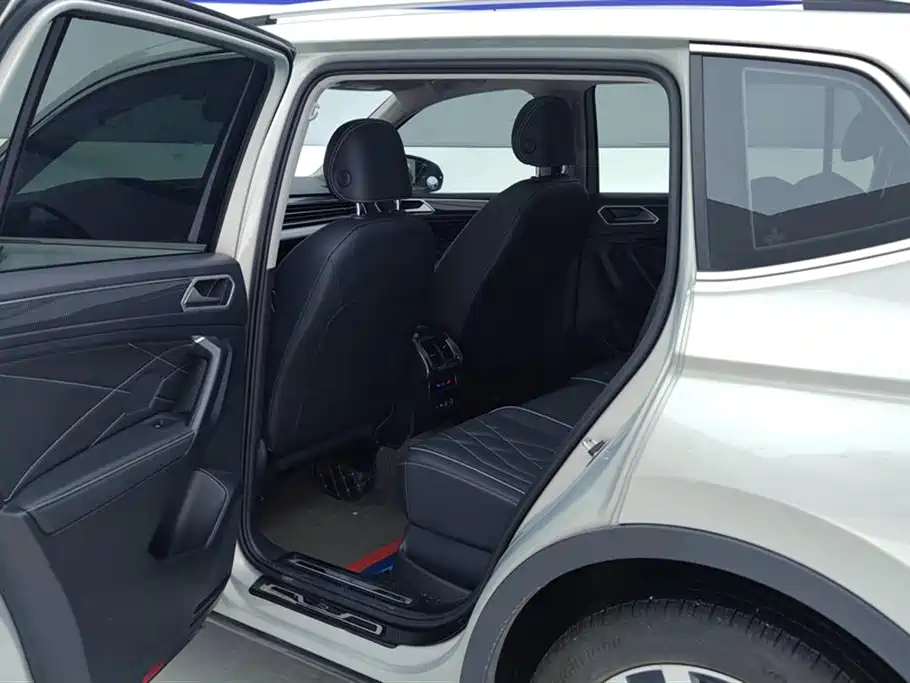 Volkswagen Tiguan L 2023 — фото 11