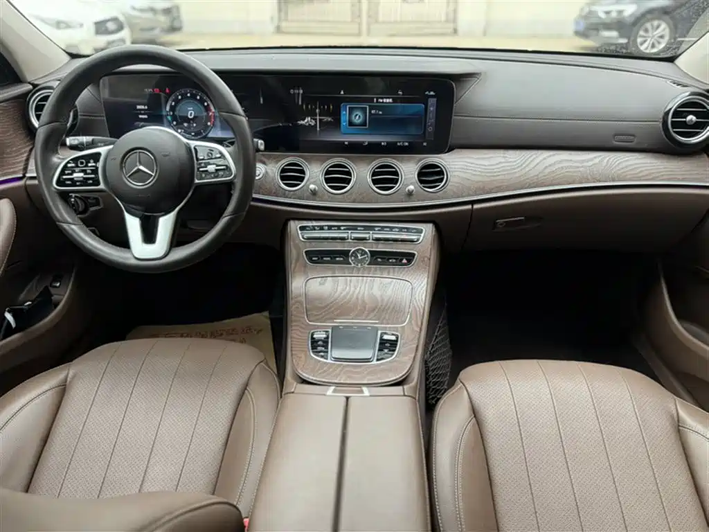 Mercedes-Benz E-Class 2019 — фото 11