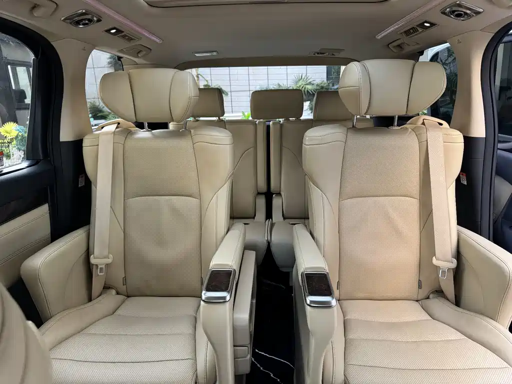 Toyota Alphard 2023 — фото 12