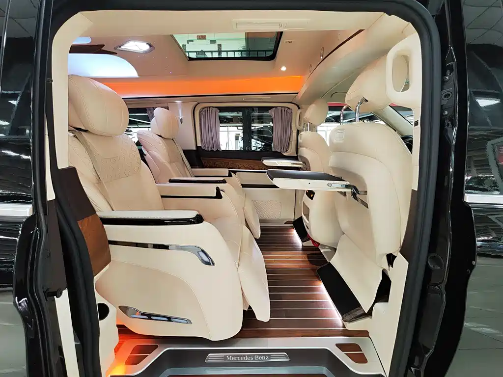 Mercedes-Benz V-Class 2019 — фото 12