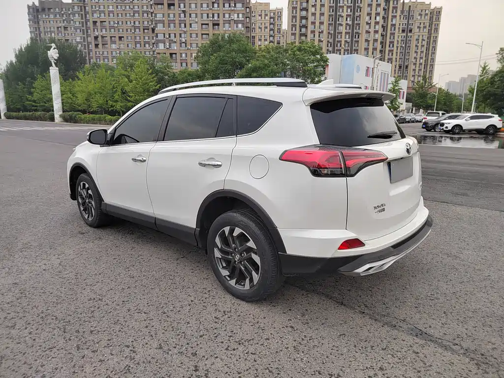Toyota RAV4 2019 — фото 6