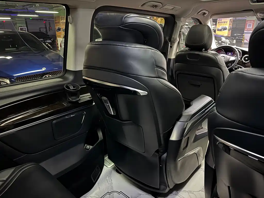 Mercedes-Benz V-Class 2018 — фото 50