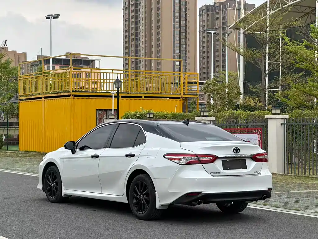 Toyota Camry 2022 — фото 4
