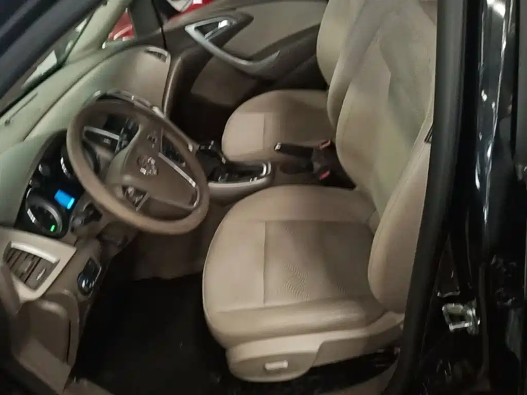 Buick Excelle 2015 — фото 15
