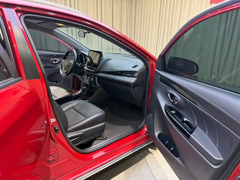 Toyota Yaris L 2022 — фото 12