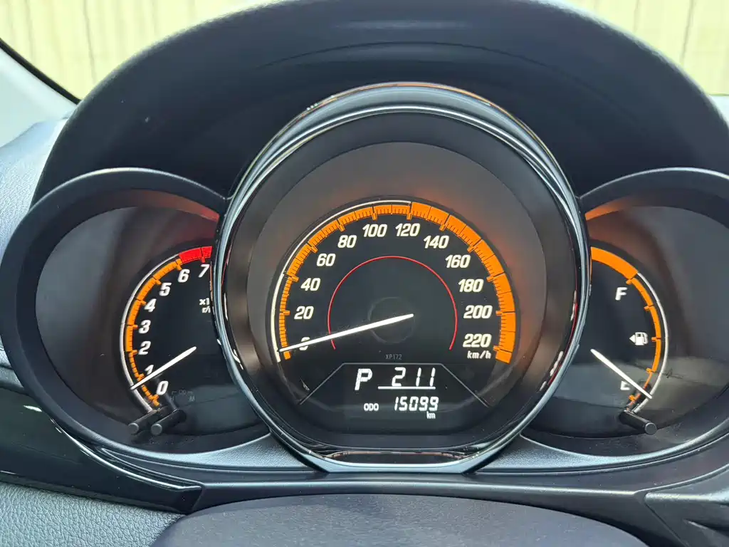 Toyota Yaris L 2022 — фото 16
