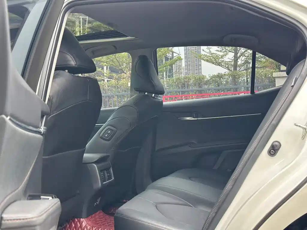 Toyota Camry 2022 — фото 13
