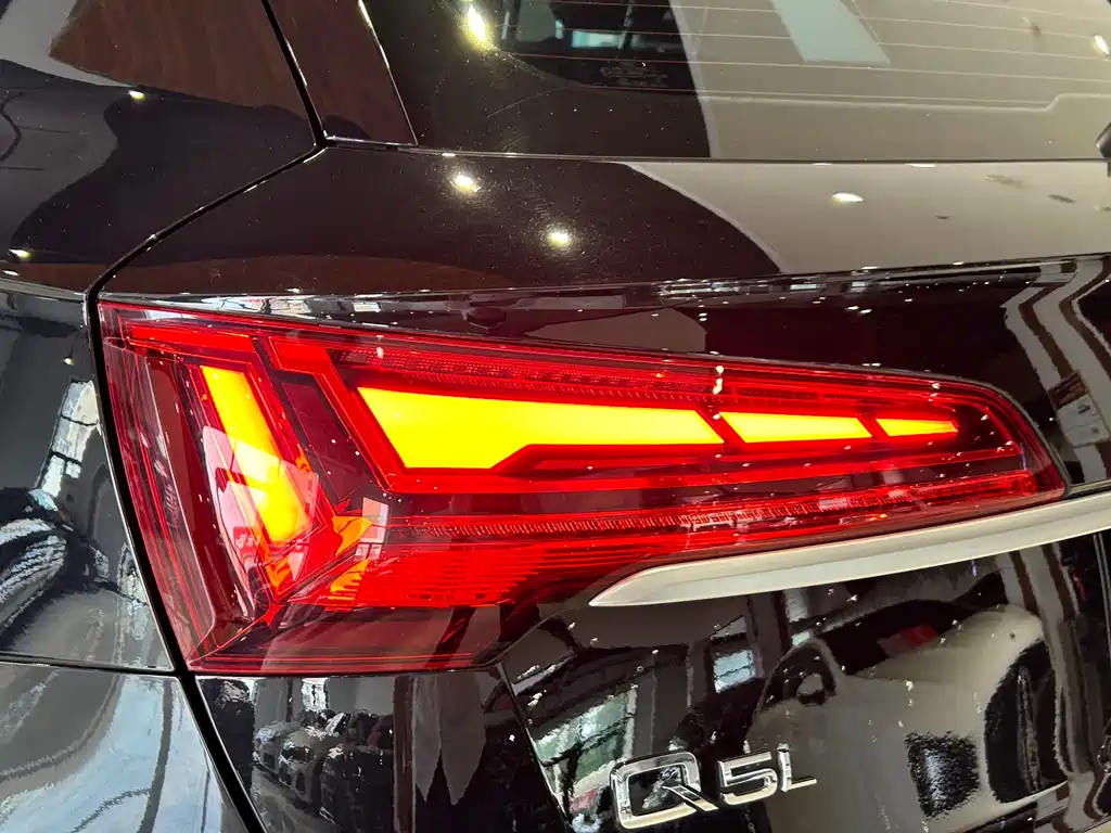 Audi Q5L 2022 — фото 26