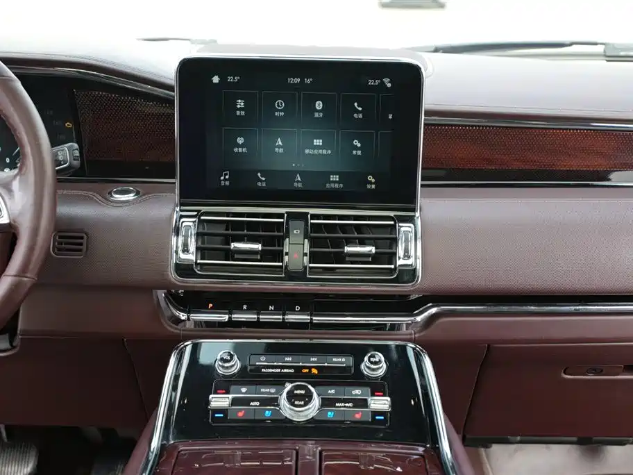 Lincoln Navigator 2019 — фото 18