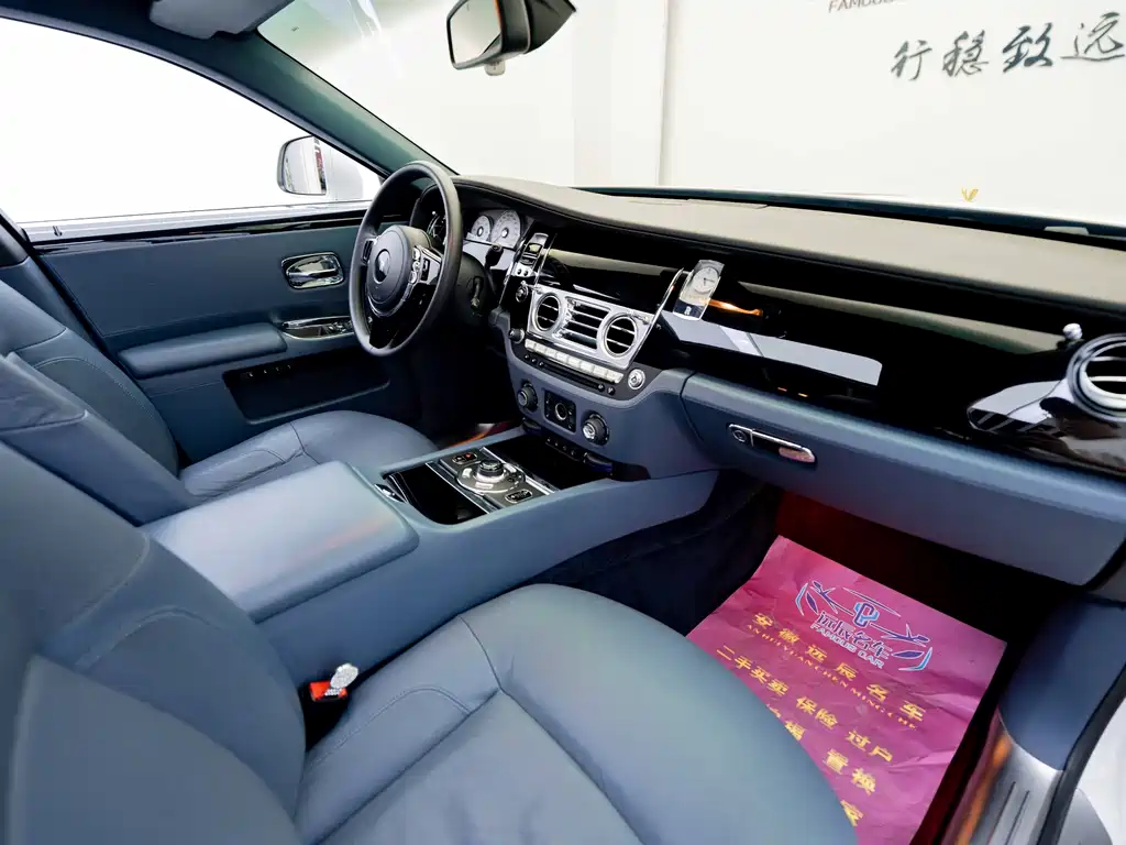 Rolls-Royce Ghost 2014 — фото 11