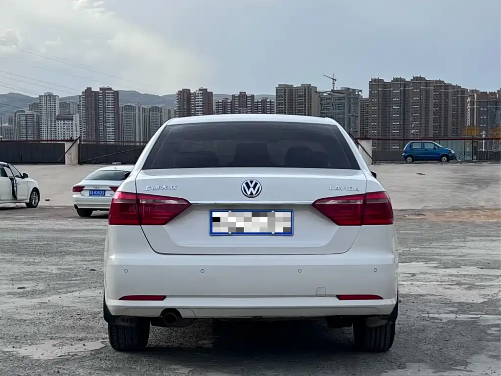 Volkswagen Lavida 2015 — фото 5