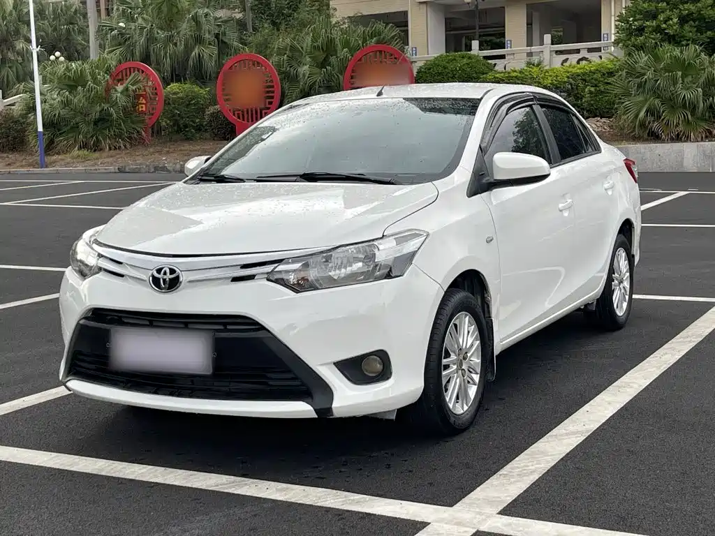 Toyota Vios 2015 — фото 1