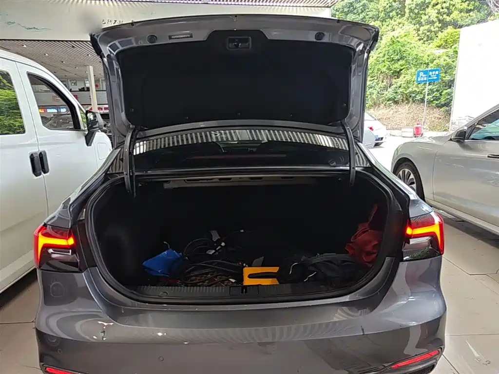 Roewe i6 MAX New Energy 2022 — фото 19