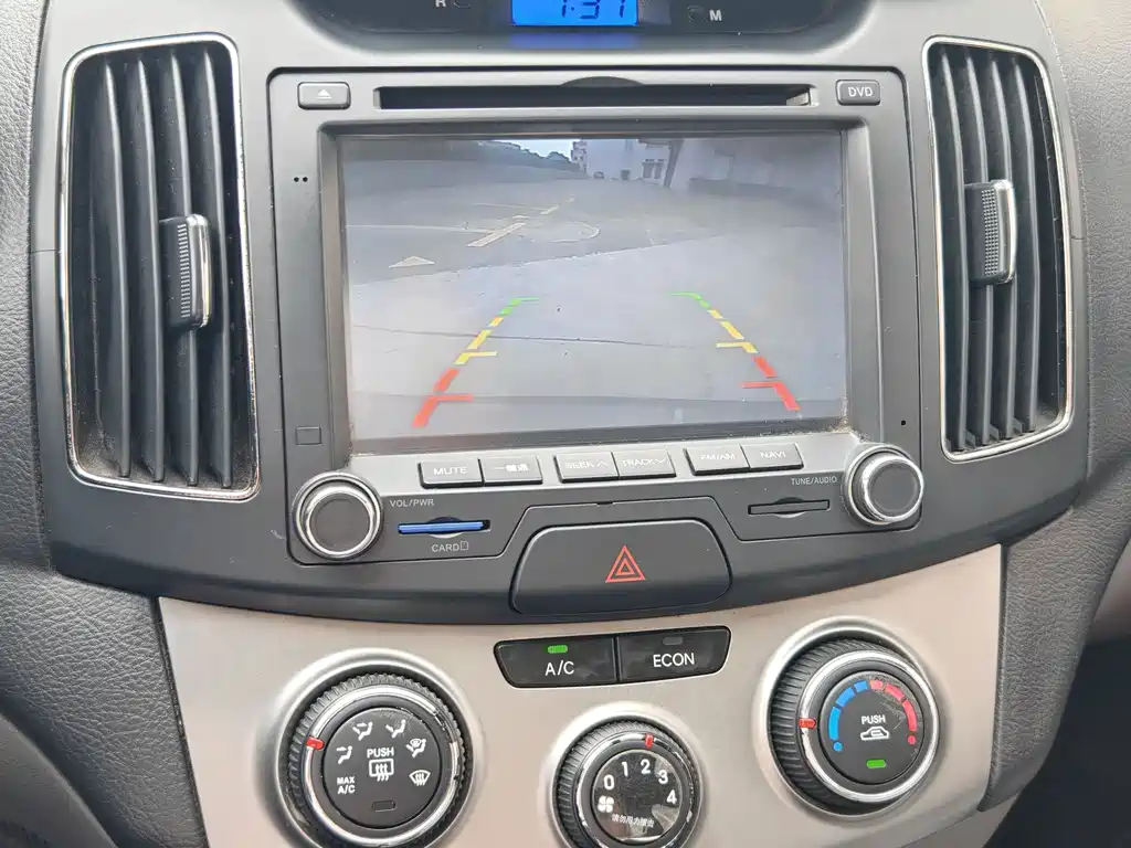 Hyundai Elantra 2015 — фото 7