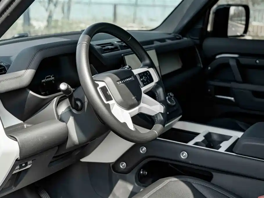 Land Rover Defender 2025 — фото 12