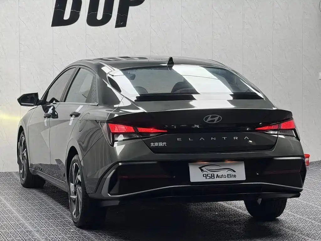 Hyundai Elantra 2023 — фото 9