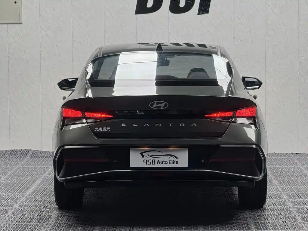 Hyundai Elantra 2023 — фото 10