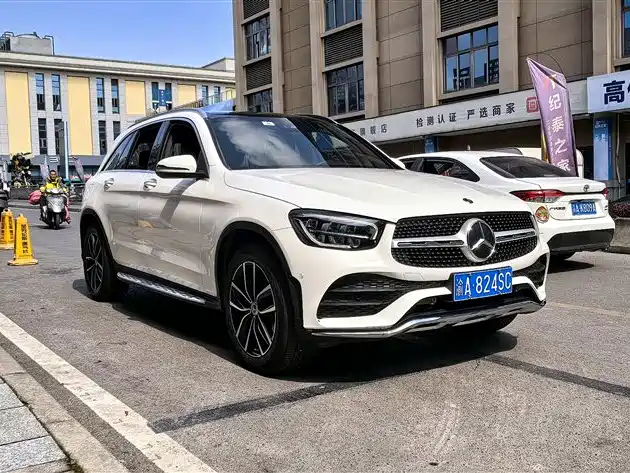 Mercedes-Benz GLC 2022 — фото 1