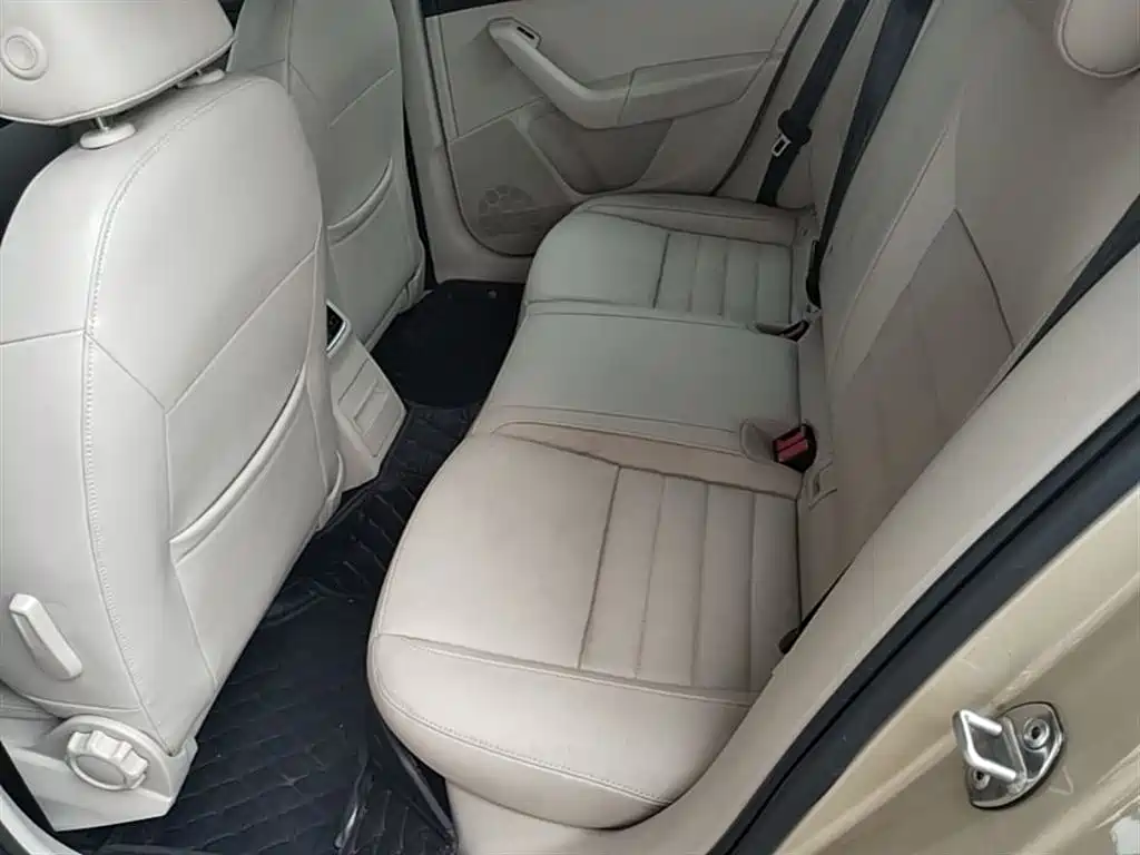 Skoda Octavia 2015 — фото 17