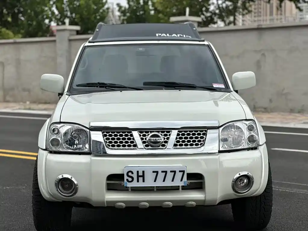 Nissan Paladin 2012 — фото 2