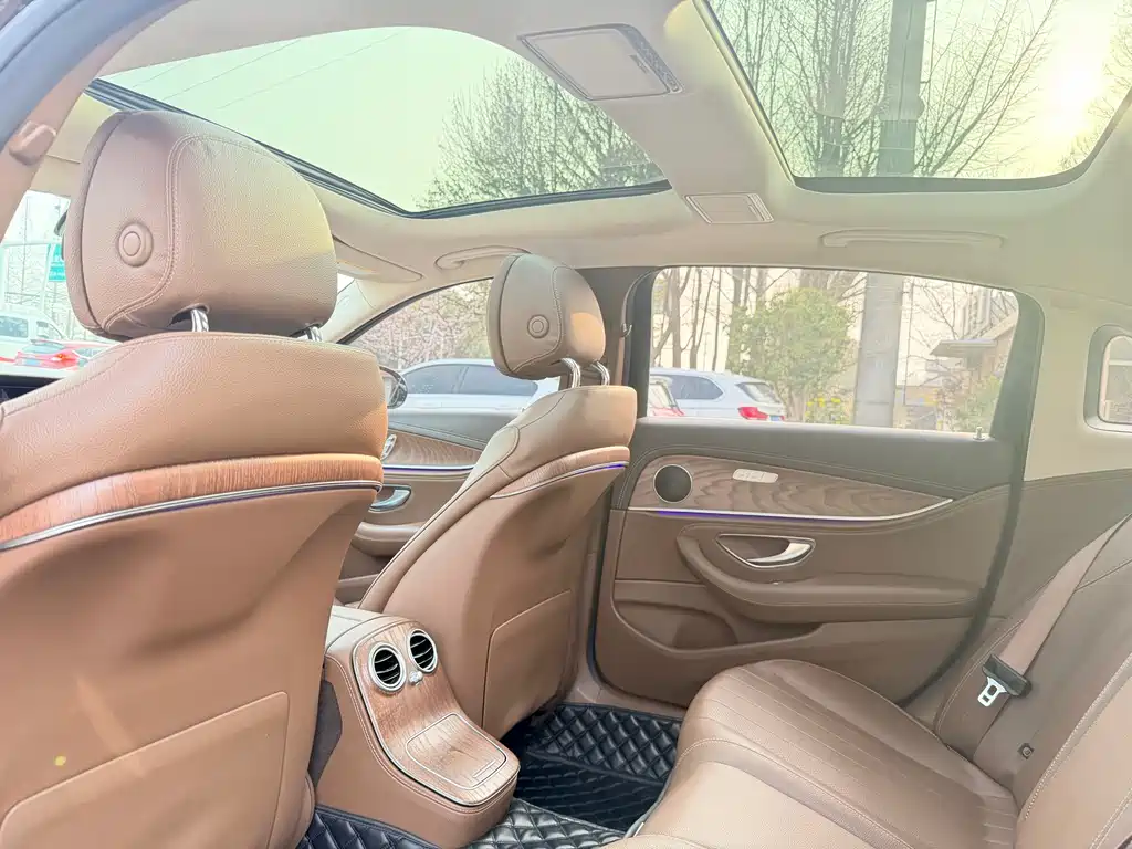 Mercedes-Benz E-Class 2023 — фото 14