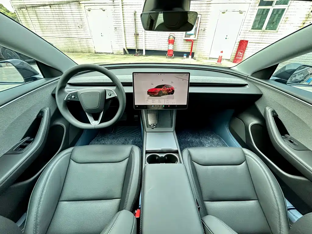 Tesla Model 3 2025 — фото 11