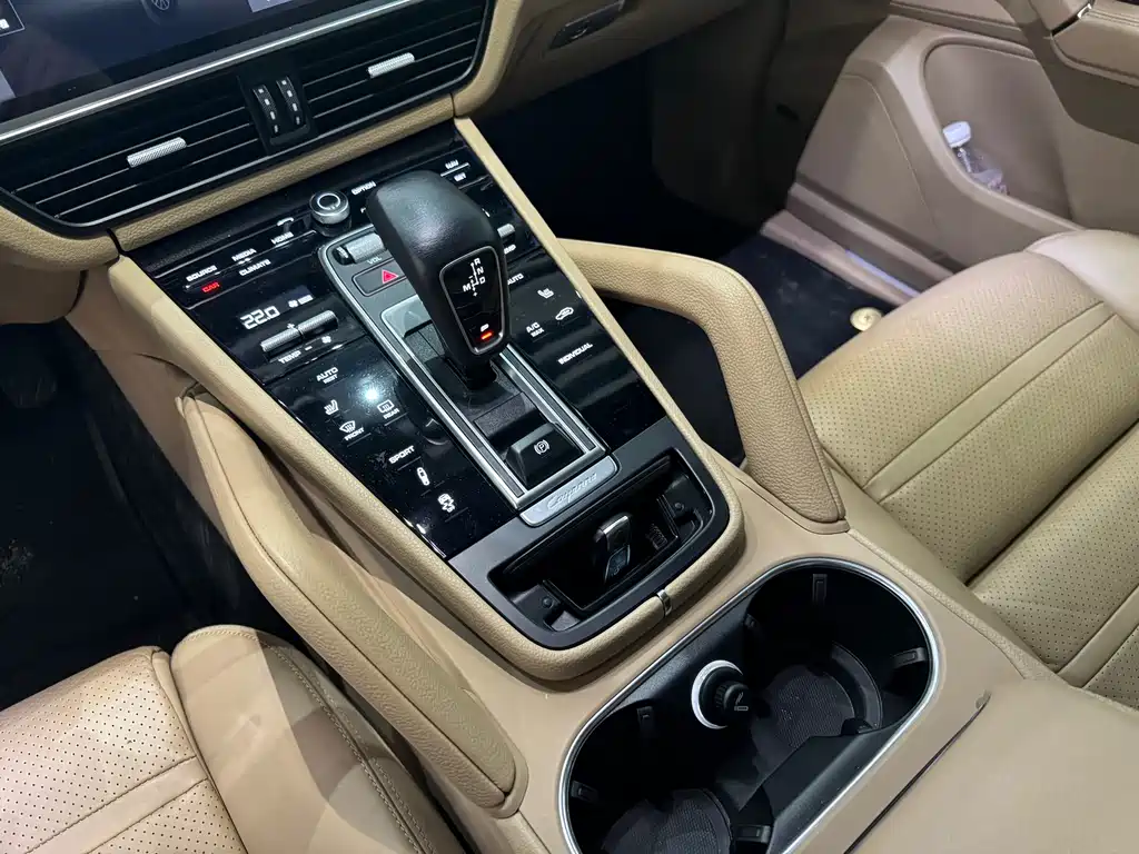 Porsche Cayenne 2019 — фото 12