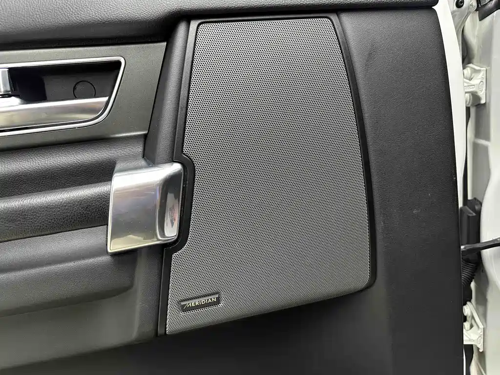 Land Rover Discovery 2016 — фото 17
