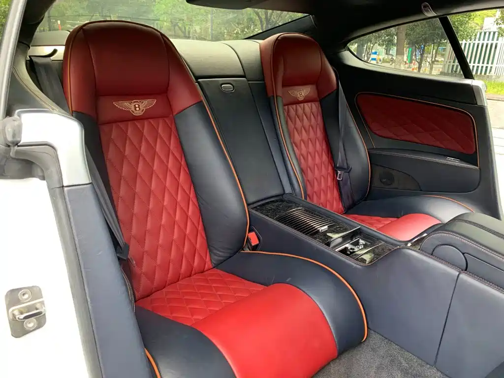 Bentley Continental 2011 — фото 20