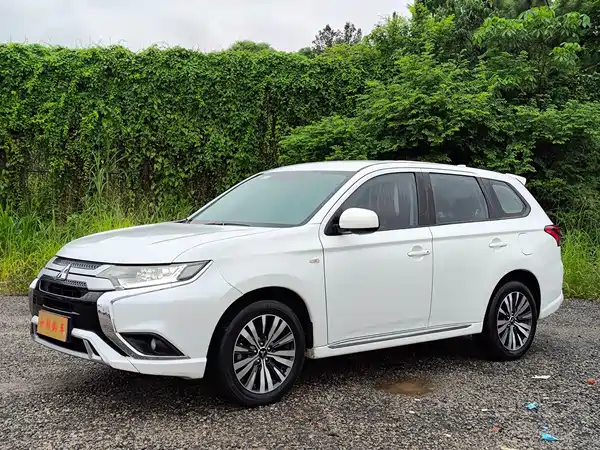 Mitsubishi Outlander 2022