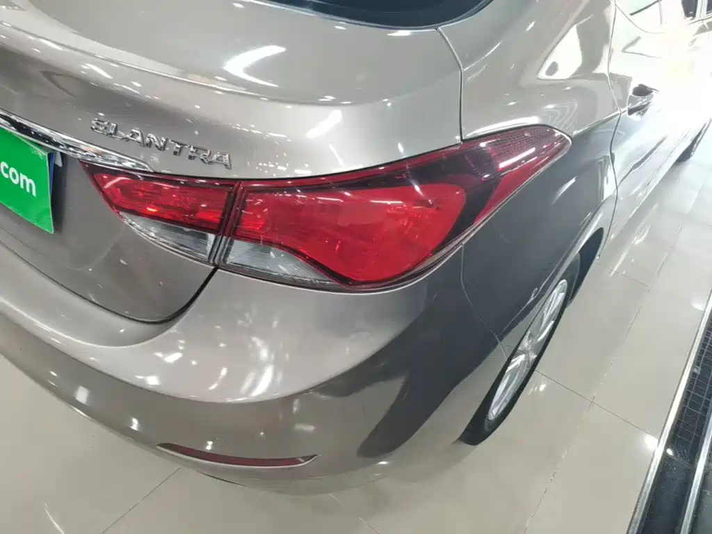 Hyundai Elantra 2017 — фото 8