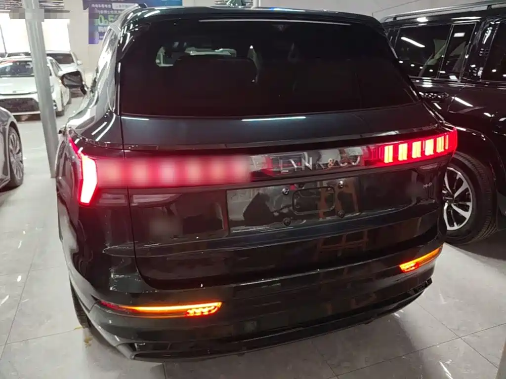 Lynk & Co 09 EM-P 2025