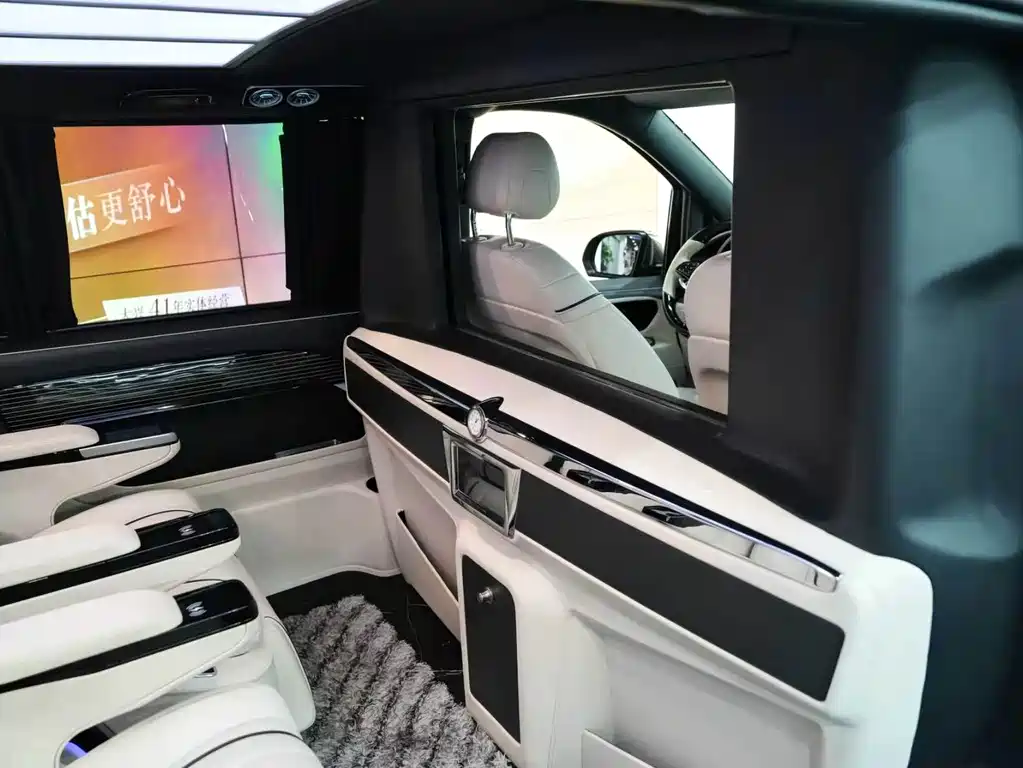 Mercedes-Benz Vito 2022 — фото 18