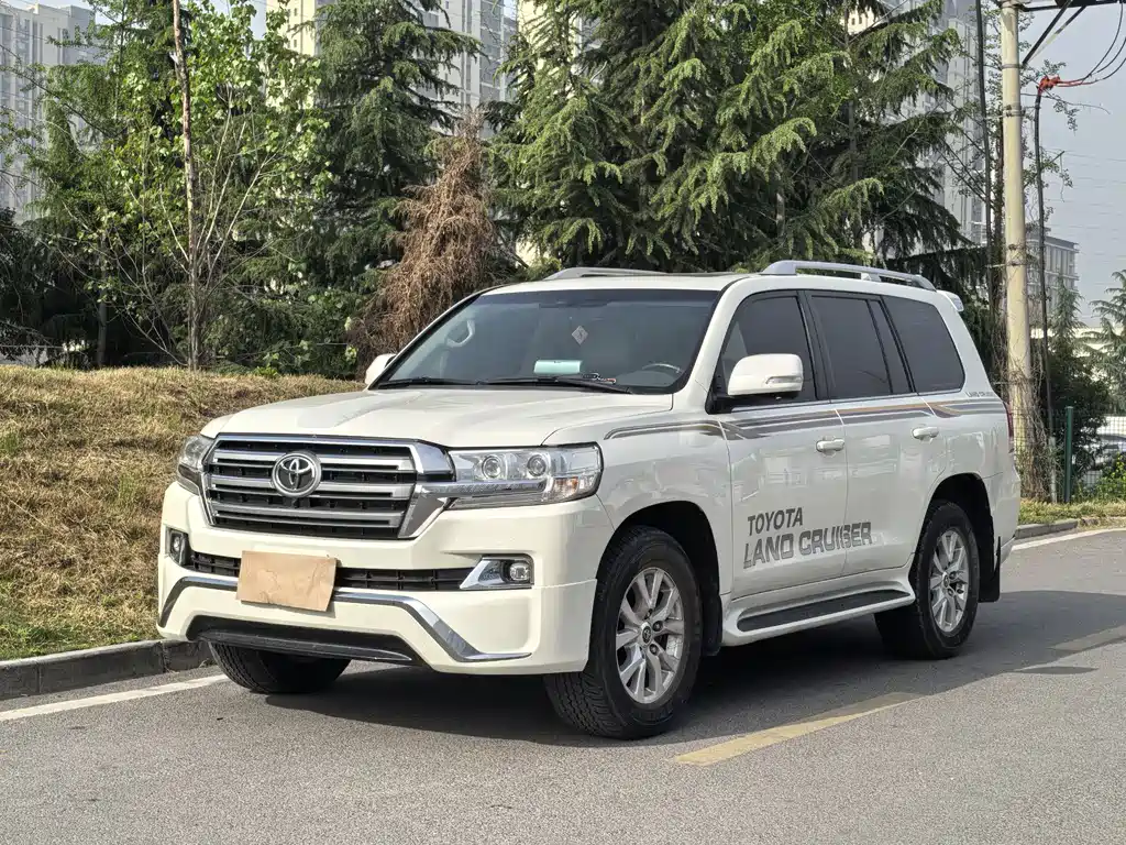 Toyota Land Cruiser 2019 — фото 1
