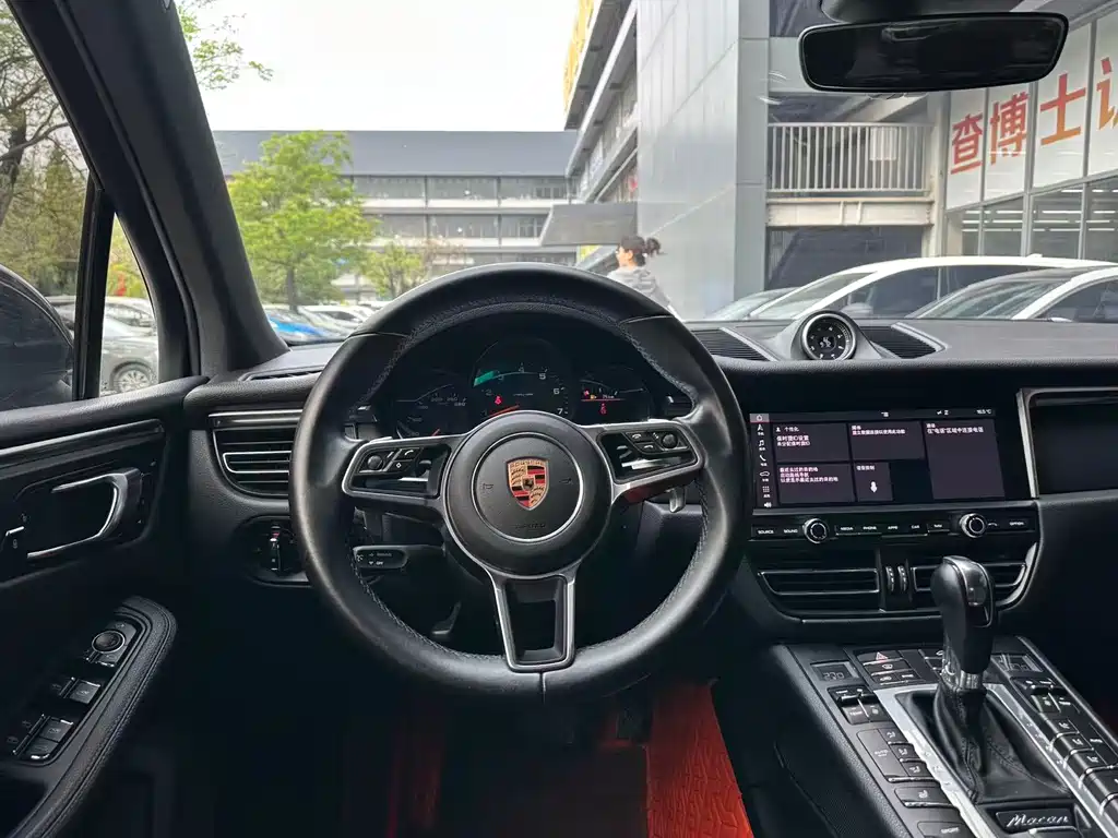 Porsche Macan 2019 — фото 9