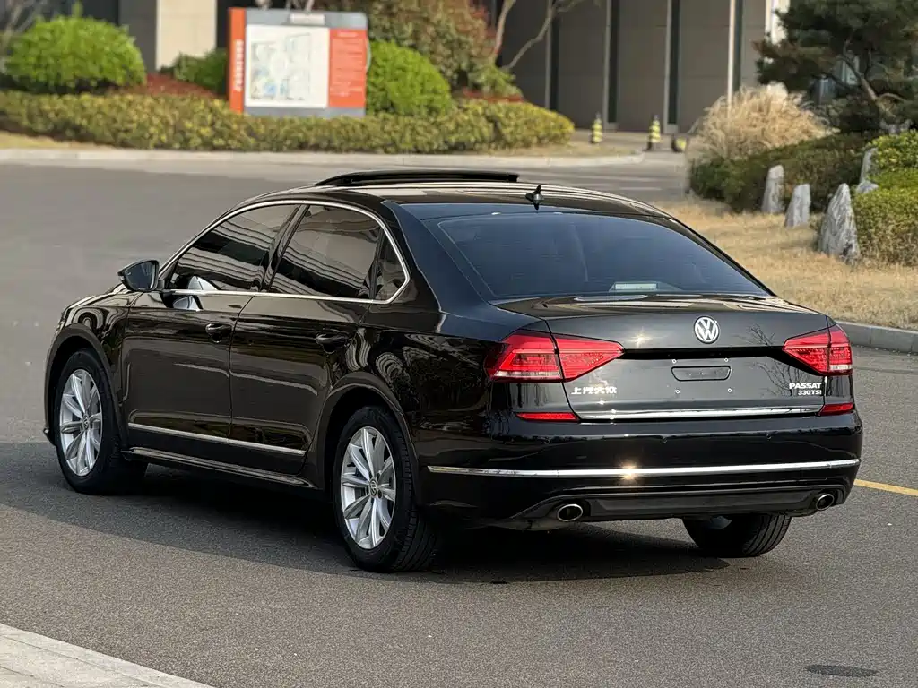 Volkswagen Passat 2016 — фото 18