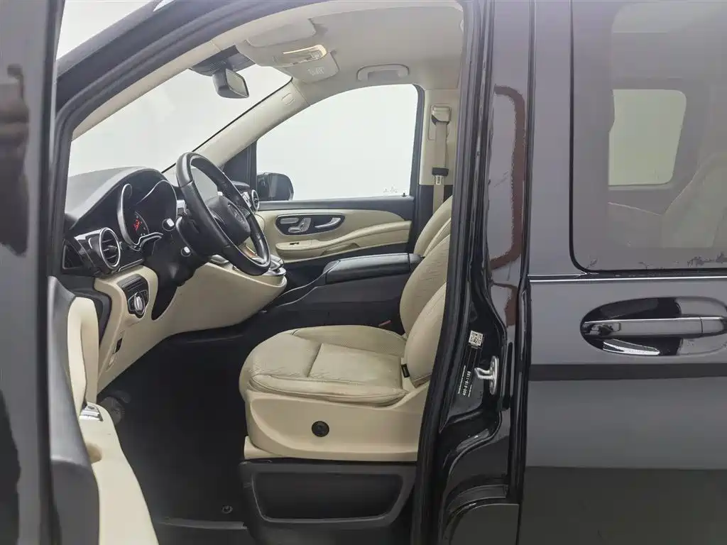 Mercedes-Benz V-Class 2020 — фото 10